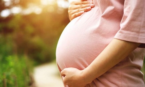 What should a pregnant woman bring to a funeral